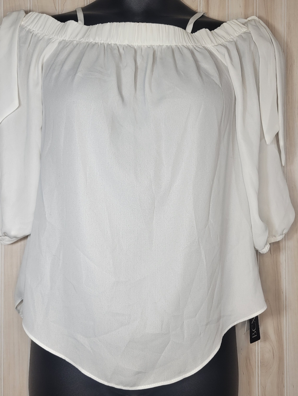 NWT BCX White Crepe Off the Shoulder Top Sz Sm